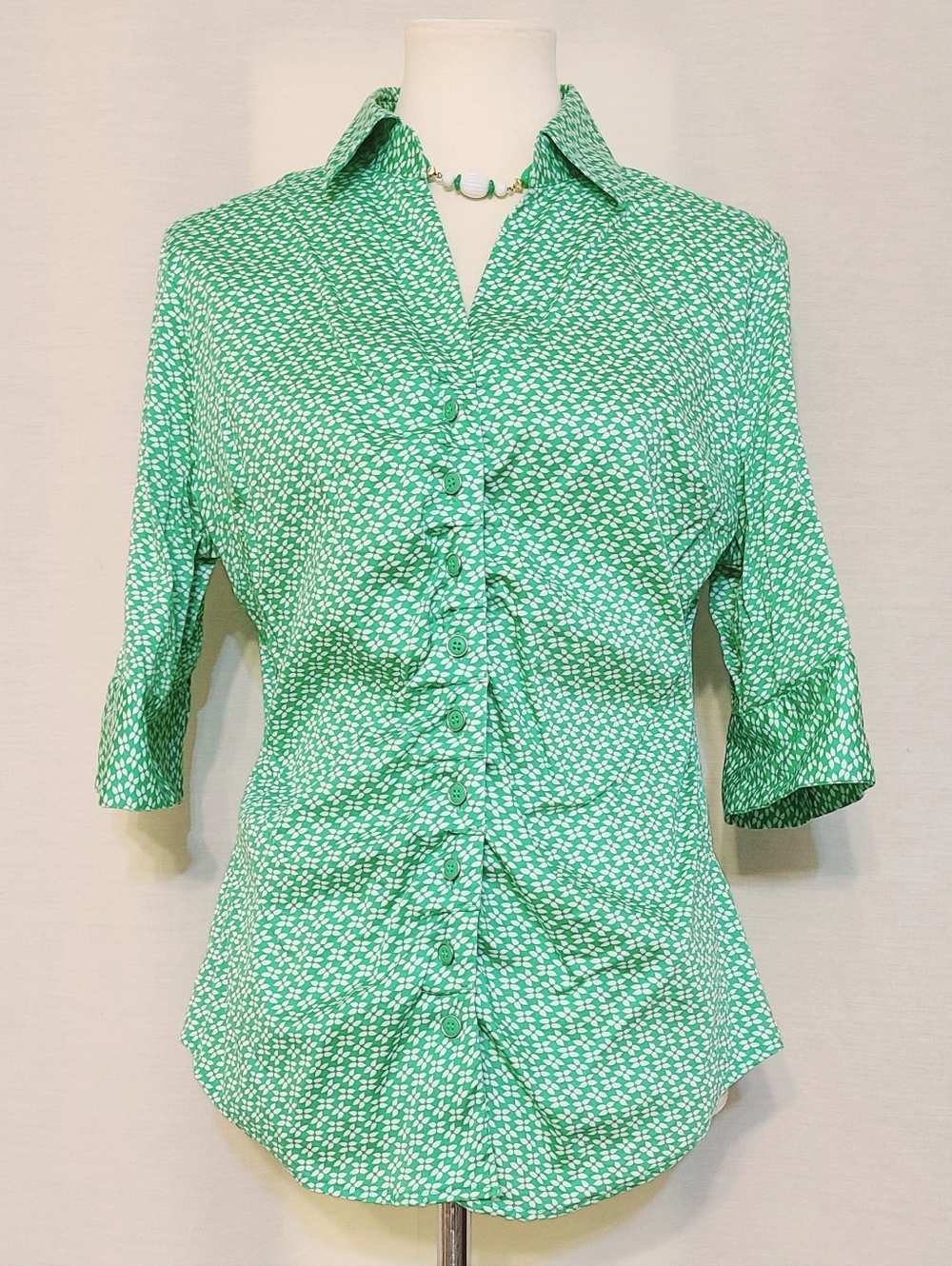 New York & Company Green & White Slim Fit Button Down Short Sleeve Shirt